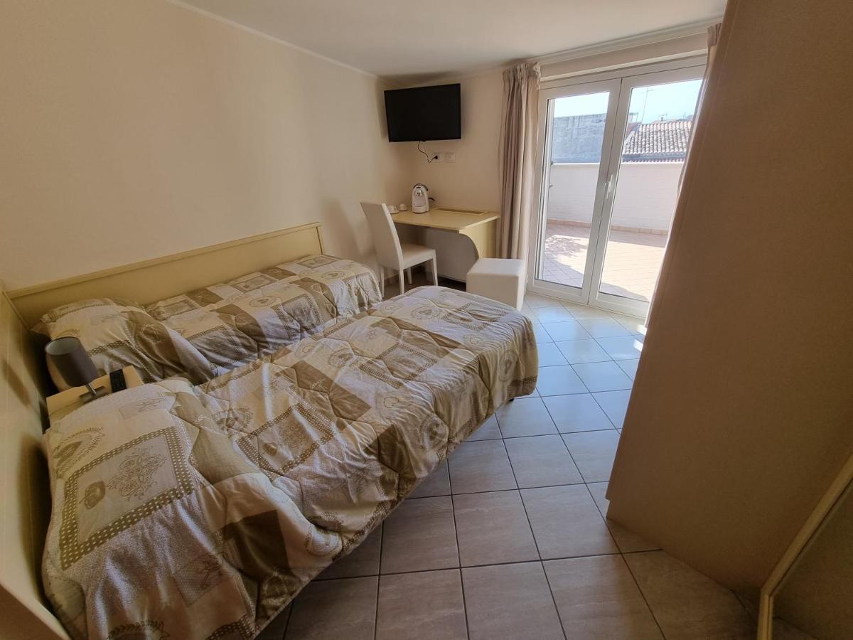B&B E Casa Vacanza Al Castello Roccella Ionica Eksteriør billede