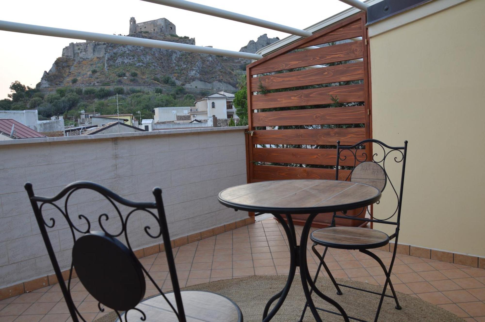 B&B E Casa Vacanza Al Castello Roccella Ionica Eksteriør billede
